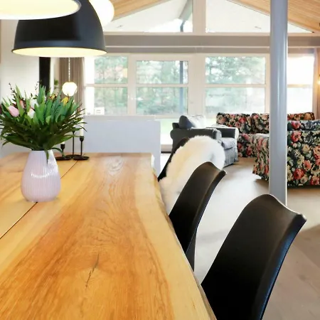 10 Person In Hadsund-by Traum